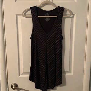Sleeveless V-neck Top